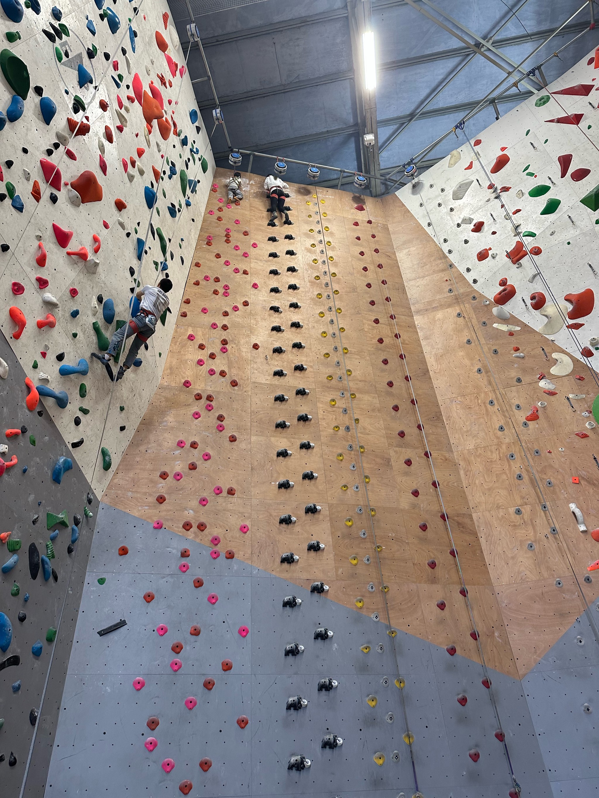 开云kaiyun-大型攀岩节，攀登极限挑战自我极点的简单介绍