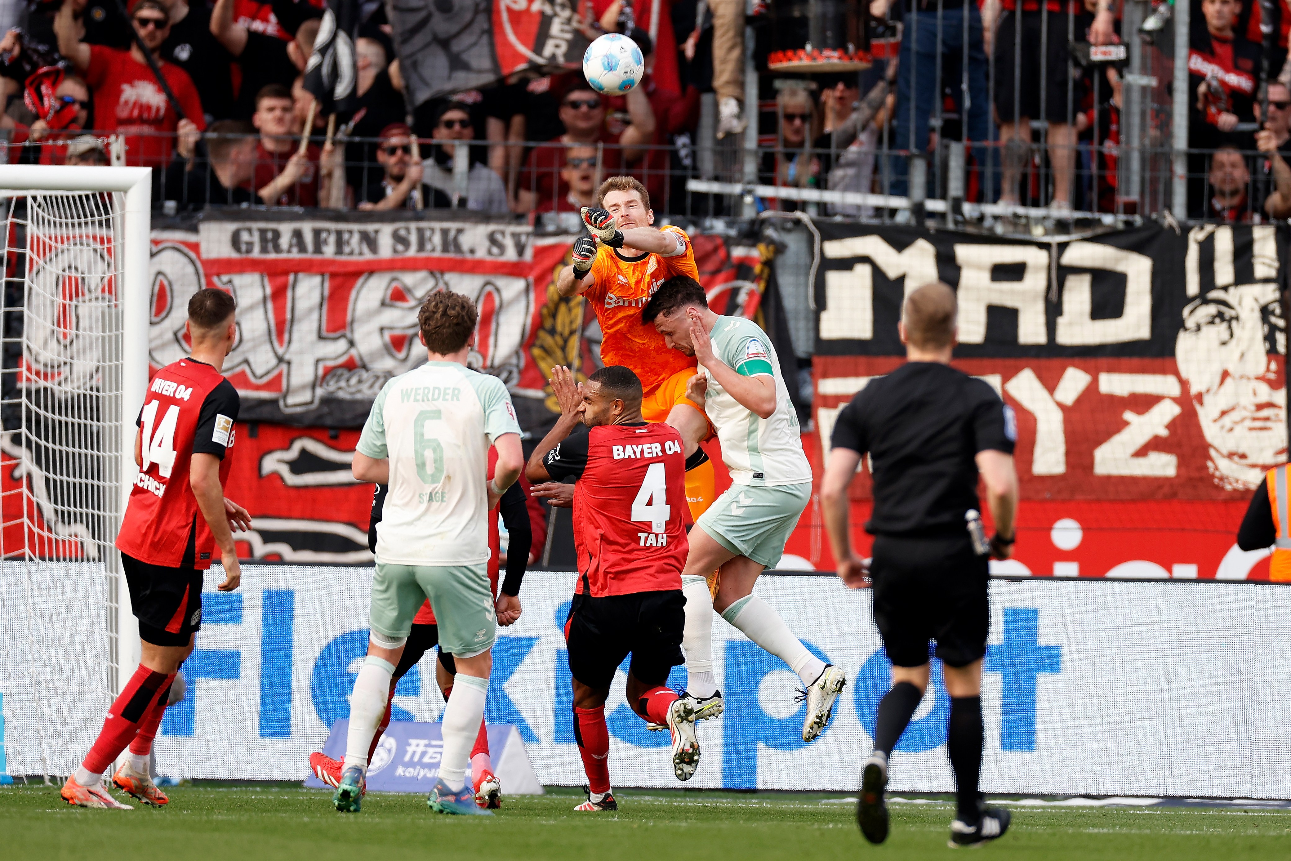 开云·体育官网APP下载-包含德甲持续火热，精彩瞬间频繁刷新纪录的词条