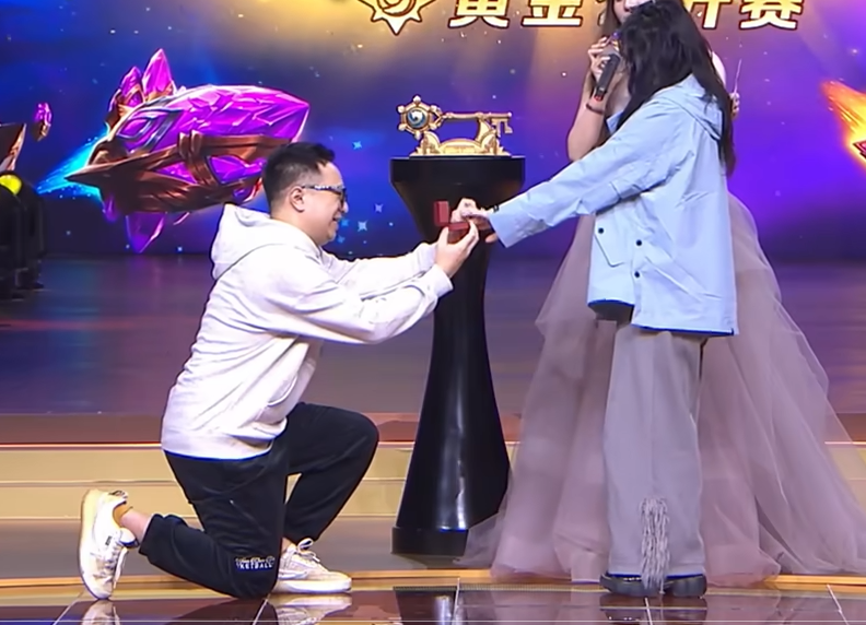 包含炉石传说世界冠军决赛精彩落幕,策略与技术大比拼的词条 包含炉石传说世界冠军决赛精彩落幕,策略与技术大比拼的词条