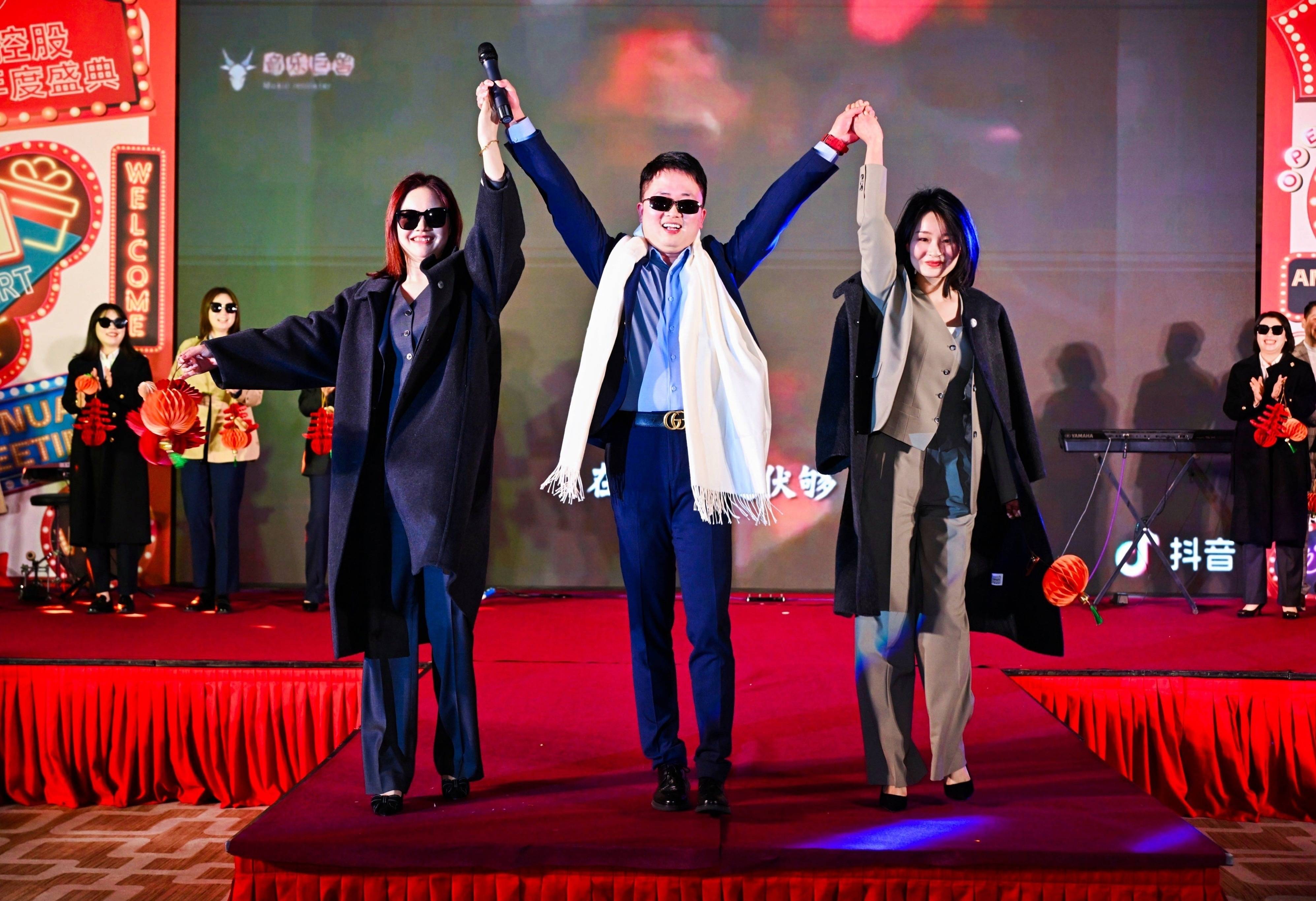 开云kaiyun-包含跨年盛典：联盟年度盛事回顾的词条