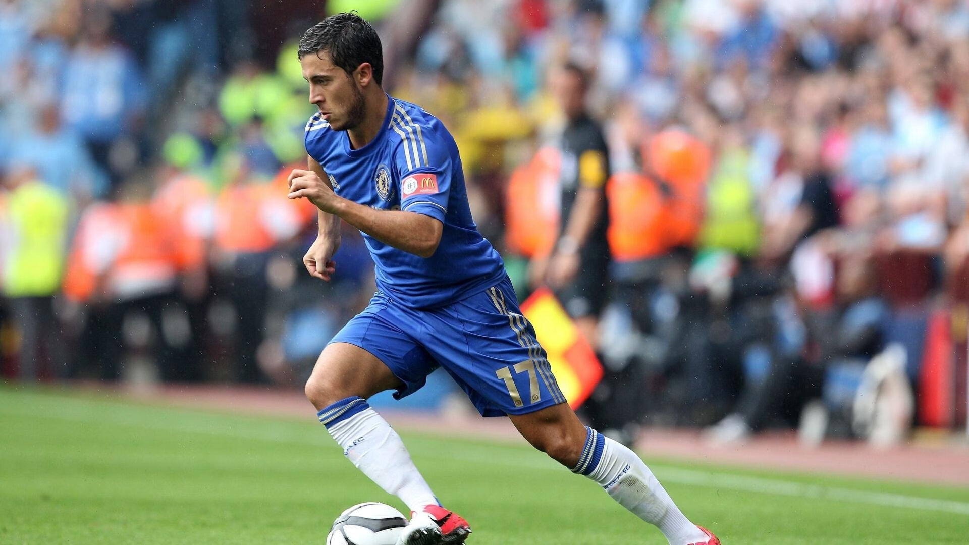 赛场焦点:关注本月最火爆的球员表现,最近很火的球星