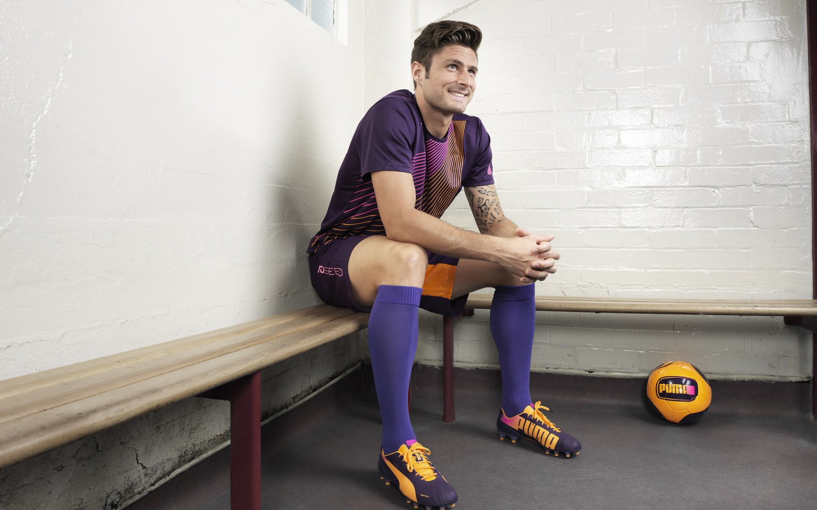 巴雷特：以出色的赛场表现和稳定发挥，巩固了自己在全黑队的核心地位